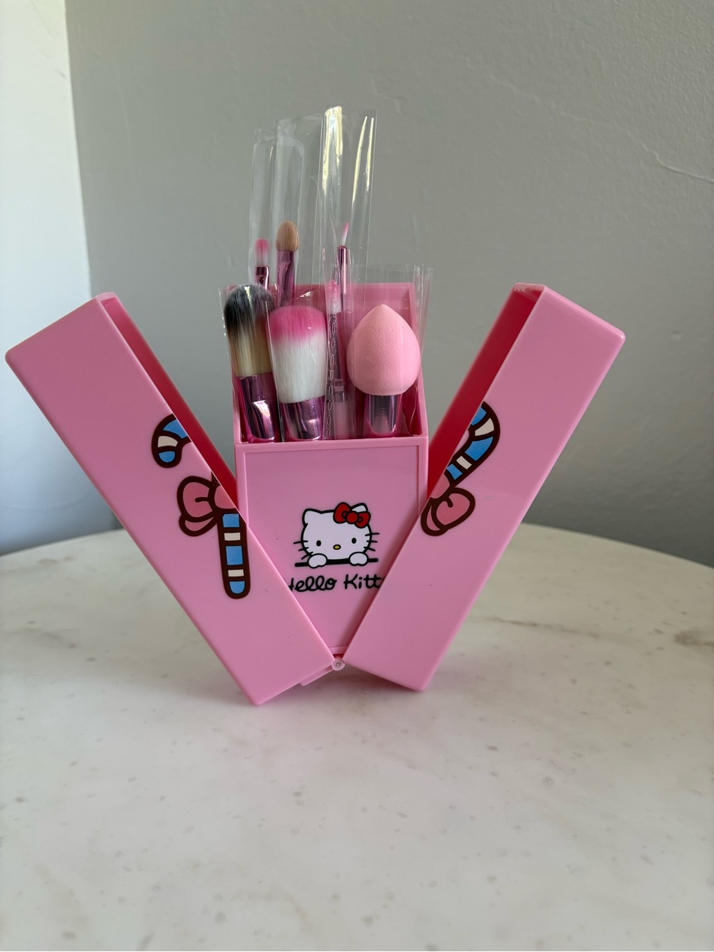 Hello Kitty Brush and Sponge Set with Folding Case